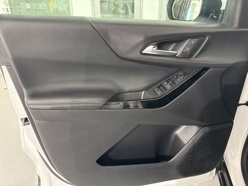 Used 2025 Chevrolet Equinox LT w/ Safety and Technology Package FWD image 19