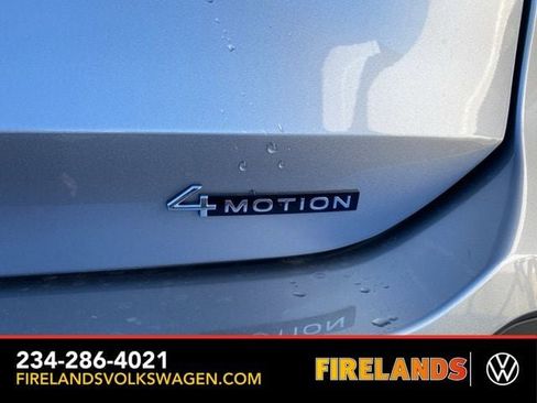 New 2025 Volkswagen Tiguan SE image 17