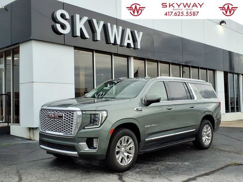 Used 2023 GMC Yukon XL Denali AWD/4WD image 1
