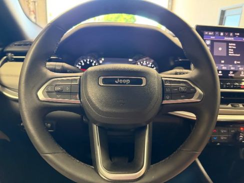 Used 2025 Jeep Compass Limited AWD/4WD image 22