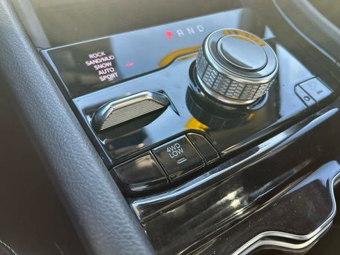 Used 2022 Jeep Grand Cherokee Limited 4xe image 33