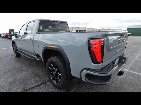 Used 2025 GMC Sierra 2500 AT4 w/ Technology Package image 2