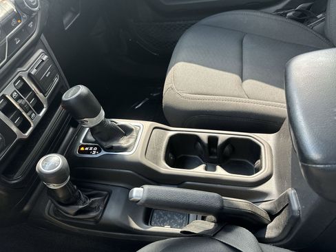 Used 2022 Jeep Gladiator Sport AWD/4WD image 21