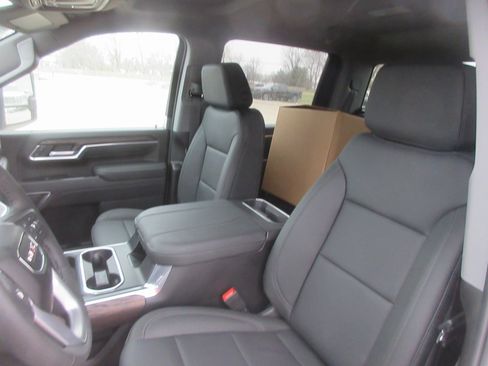 New 2026 GMC Sierra 3500 SLT w/ SLT Convenience Package image 14