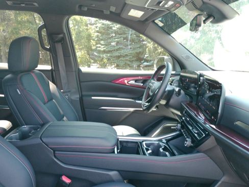 Certified 2024 Chevrolet Traverse RS w/ LPO, Floor Liner Package AWD/4WD image 18