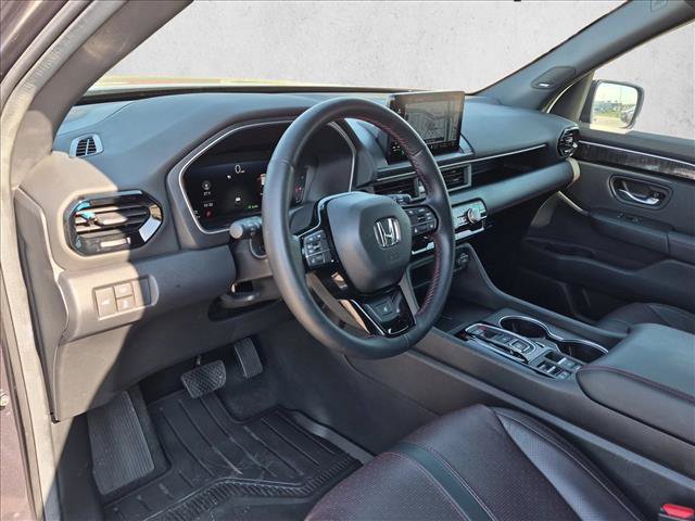 Used 2025 Honda Pilot Black Edition image 10