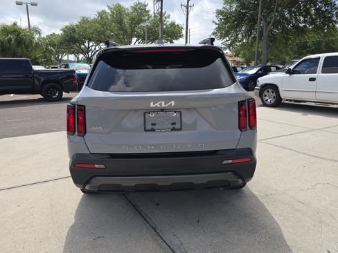 Certified 2022 Kia Sorento S AWD/4WD image 7