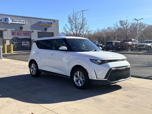 Used 2023 Kia Soul LX w/ Option Group 015 image 5