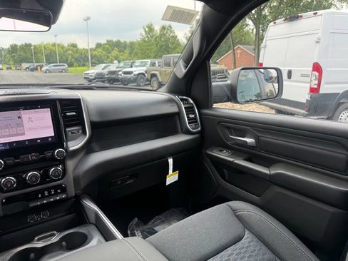 New 2026 RAM 1500 Express AWD/4WD image 40