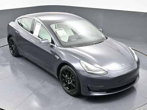 Used 2018 Tesla Model 3 Long Range image 45