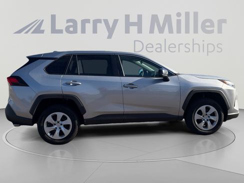 Used 2024 Toyota RAV4 LE AWD/4WD image 7