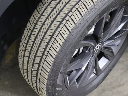 Used 2023 Volkswagen Tiguan SE FWD image 39