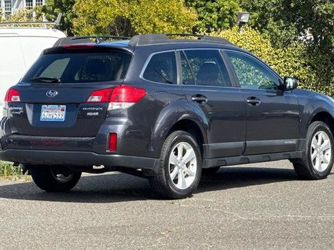 Used 2013 Subaru Outback 2.5i Premium AWD/4WD image 3