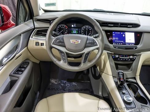 Certified 2023 Cadillac XT5 Premium Luxury AWD/4WD image 3