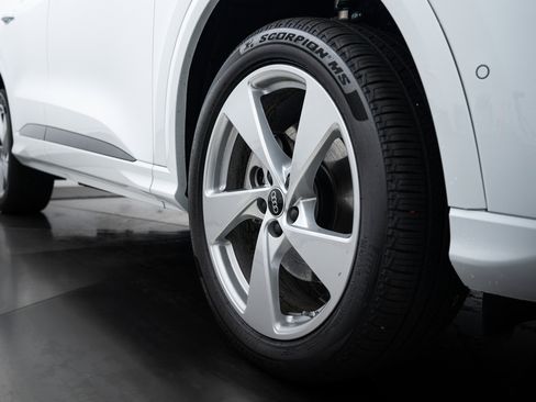 New 2025 Audi Q5 Prestige image 21