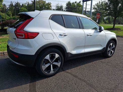 Used 2023 Volvo XC40 B5 Plus w/ Driver Assist Package AWD/4WD image 5