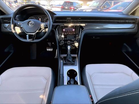 Used 2020 Volkswagen Passat 2.0T R-Line image 14