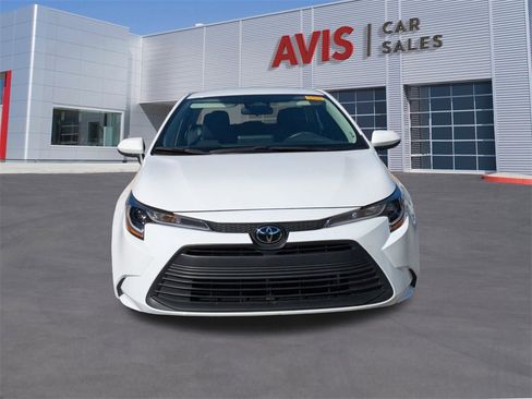 Used 2025 Toyota Corolla LE image 2
