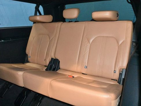 Used 2024 Ford Expedition Max Platinum image 23