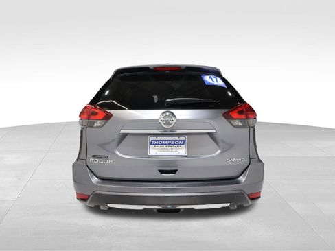 Used 2017 Nissan Rogue SV w/ SV Premium Package image 3