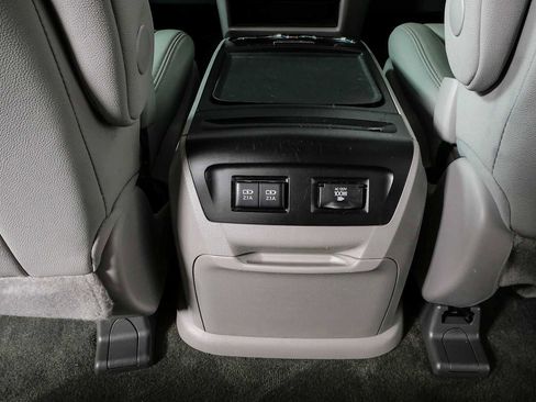Used 2018 Toyota Sienna XLE w/ XLE Navigation Package FWD image 19