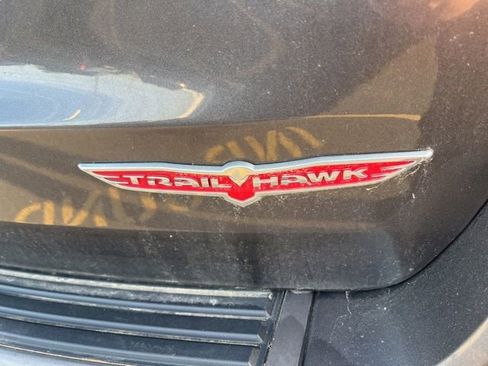Used 2020 Jeep Grand Cherokee Trailhawk w/ Trailhawk Luxury Group AWD/4WD image 7