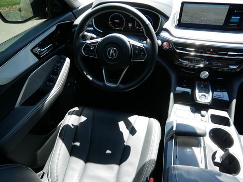 Used 2024 Acura MDX SH-AWD w/ Technology Package image 9