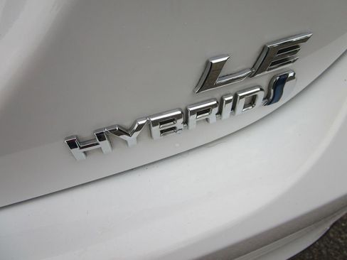 Used 2022 Toyota Camry LE image 10