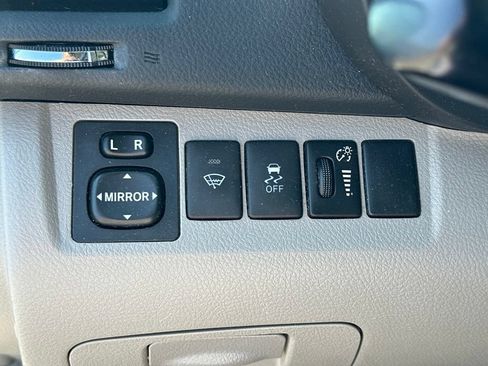 Used 2011 Toyota Highlander 2WD w/ Cold Weather Pkg image 18