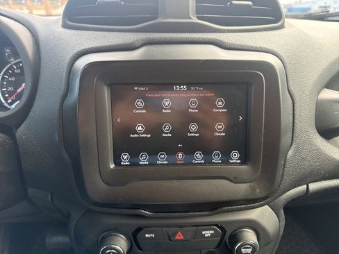 Used 2020 Jeep Renegade Latitude w/ Cold Weather Group image 15