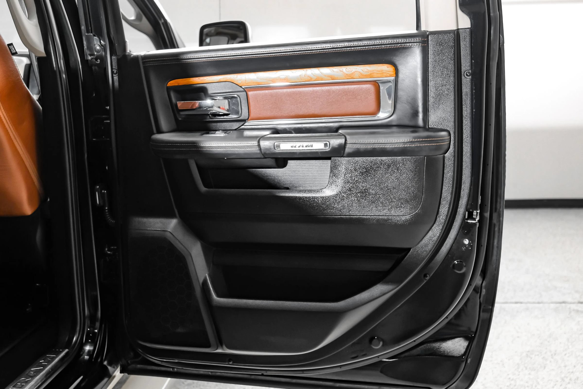 Used 2016 RAM 1500 Laramie Longhorn w/ Convenience Group AWD/4WD image 60