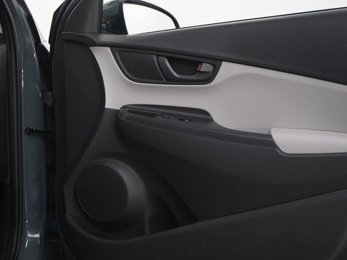 Certified 2022 Hyundai Kona SE AWD/4WD image 9