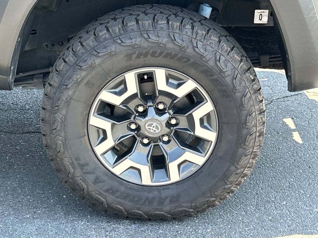 Used 2022 Toyota Tacoma TRD Off-Road w/ Technology Package RWD image 12