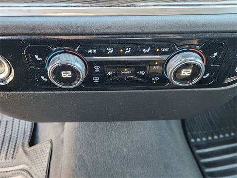 Used 2023 Chevrolet Silverado 1500 LT image 18