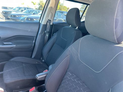 Used 2021 Nissan Kicks S image 10