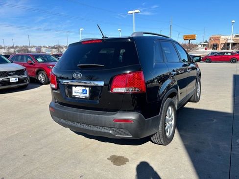 Used 2011 Kia Sorento LX w/ Convenience Pkg image 6