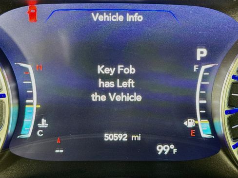 Used 2023 Chrysler Pacifica Touring-L FWD image 14