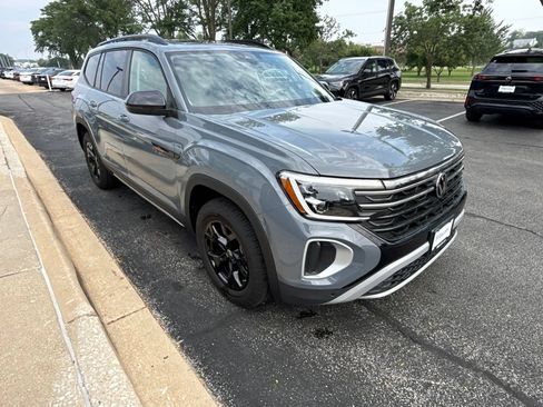Used 2024 Volkswagen Atlas Peak Edition SEL AWD/4WD image 8