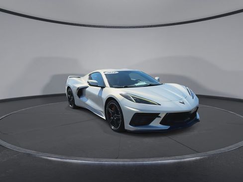 Used 2021 Chevrolet Corvette Stingray Coupe w/ Z51 Performance Package RWD image 2