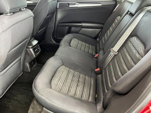 Used 2016 Ford Fusion SE image 25