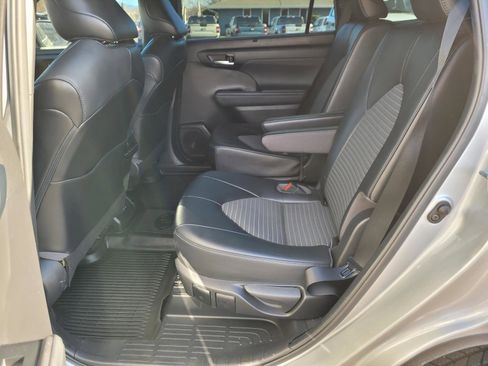 Used 2022 Toyota Highlander XSE image 12