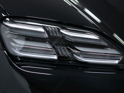 New 2026 Porsche Macan Electric RWD image 16