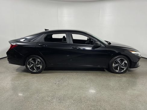 Used 2023 Hyundai Elantra SEL w/ Convenience Package FWD image 2