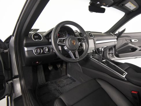 Used 2025 Porsche 718 Cayman image 15