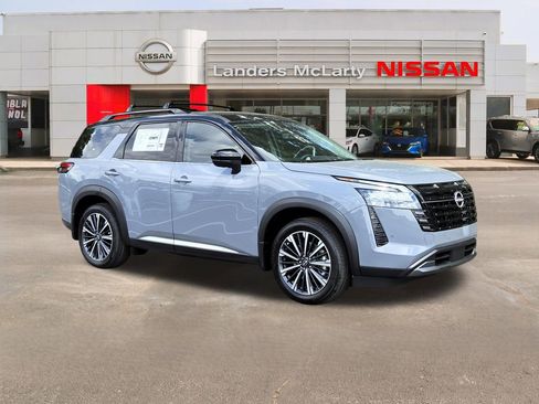 New 2026 Nissan Pathfinder Platinum FWD image 1