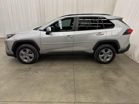 Used 2022 Toyota RAV4 XLE image 32