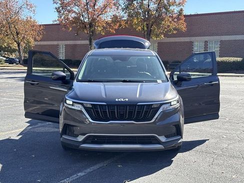 Certified 2023 Kia Carnival LX image 9