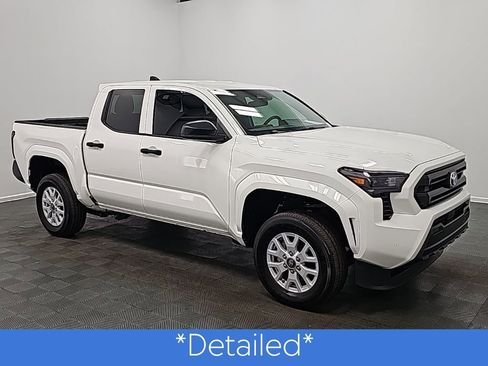 Used 2024 Toyota Tacoma SR image 3