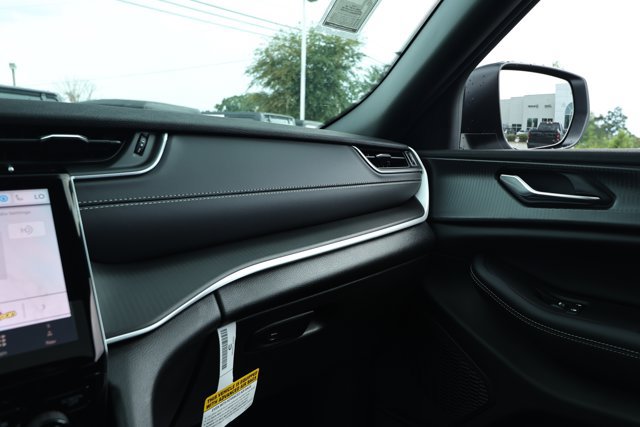 New 2027 Jeep Grand Cherokee Laredo X RWD image 26