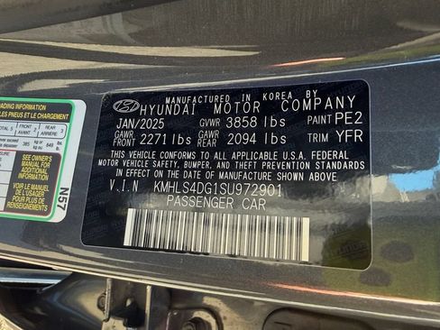 Used 2025 Hyundai Elantra SEL FWD image 36